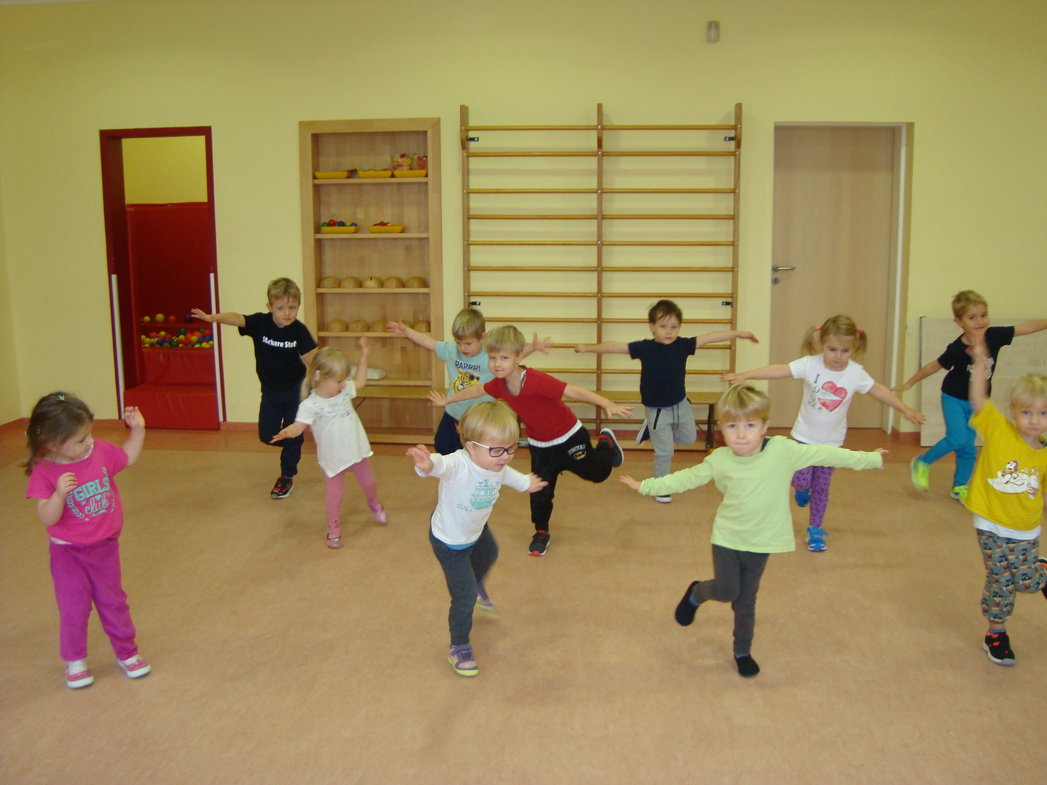 Turnstunde – Kindergarten Heilig Kreuz Donauwörth