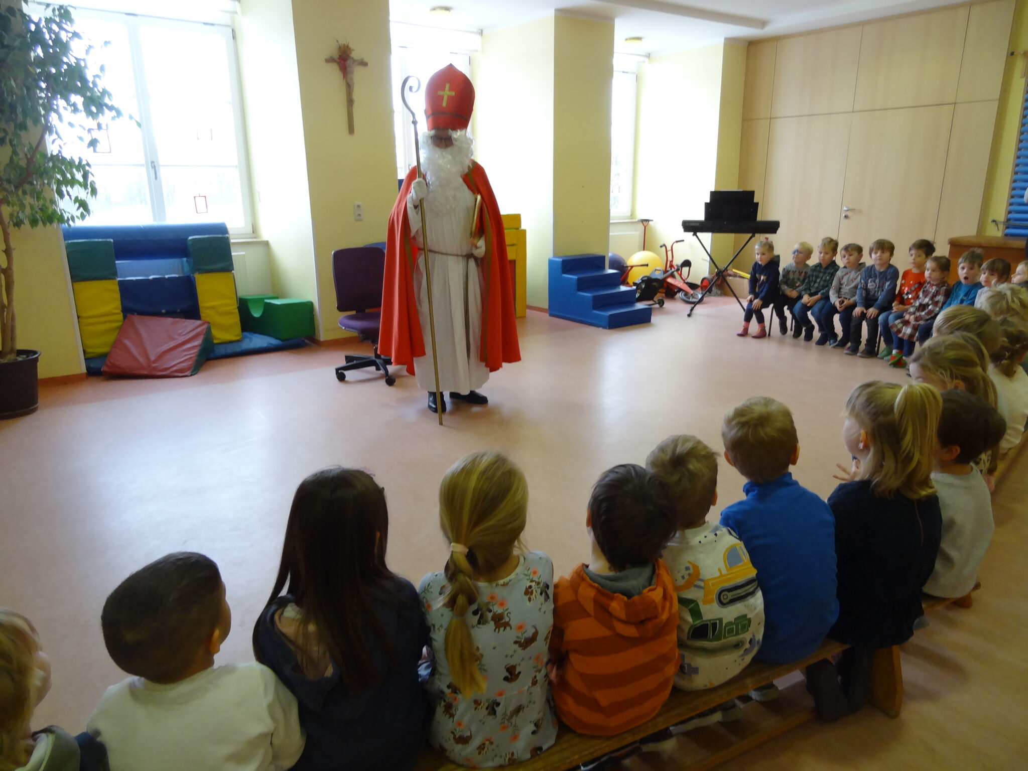 Der Nikolaus war zu Besuch! – Kindergarten Heilig Kreuz Donauwörth
